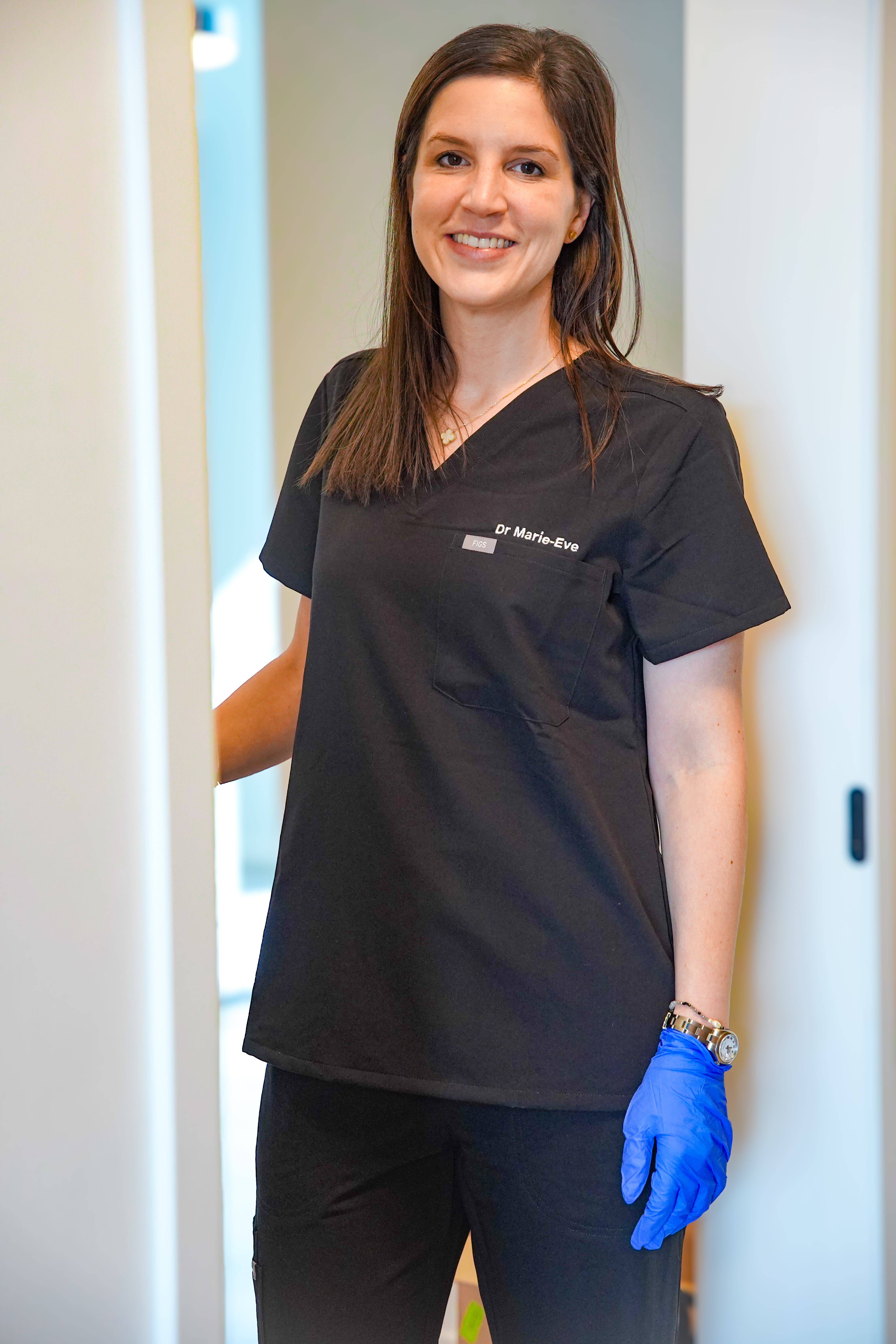 Dr Marie-Eve